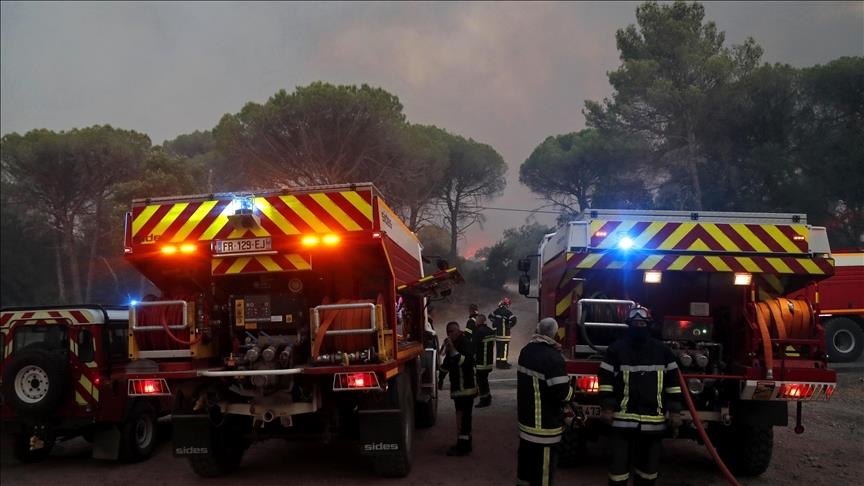 Les incendies dans le sud-ouest de la France atteignent la côte