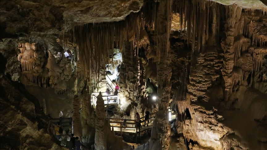 Karaca Mağarası'nı Kurban Bayramı'nda yaklaşık 5 bin kişi ziyaret etti 