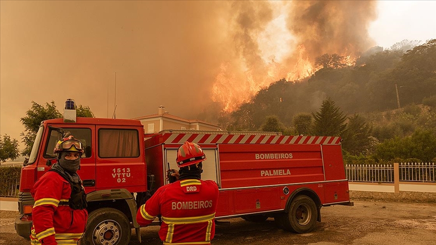 Il caldo estremo provoca incendi in Europa e negli Stati Uniti