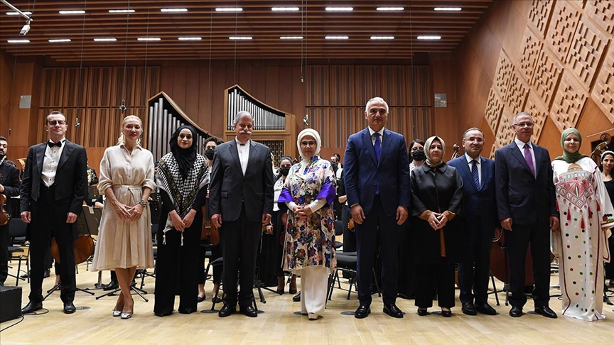 Emine Erdoğan, Filistin Gençlik Orkestrası ve CSO sanatçılarının 'Barış Konseri'ni izledi