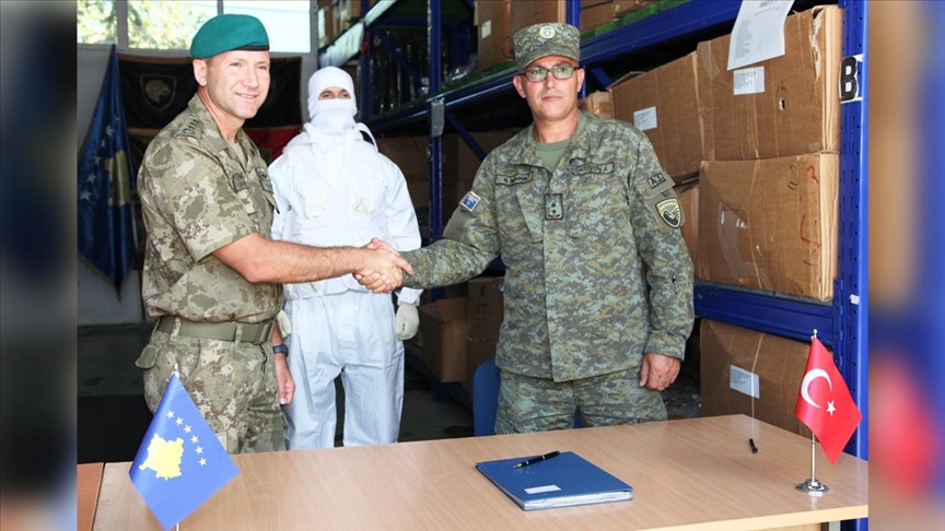 Turkiye donirala Kosovskim bezbednosnim snagama vojne maskirne uniforme za sneg