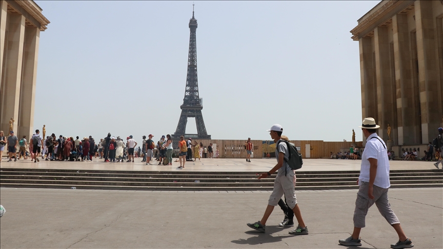 France sizzles with extremely high temperatures