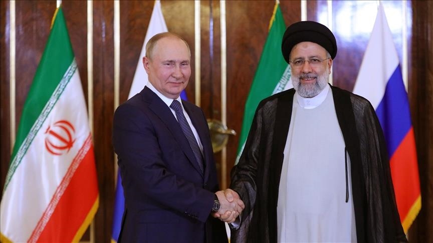 Vladimir Poutine rencontre Ali Khamenei à Téhéran