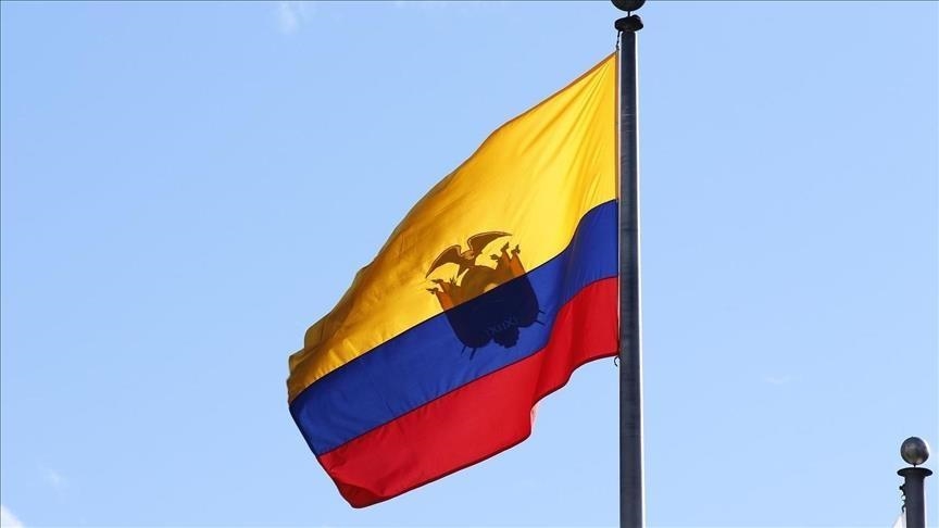 Policía requisa y traslada reos de cárcel de Ecuador tras motín que dejó al menos 13 muertos