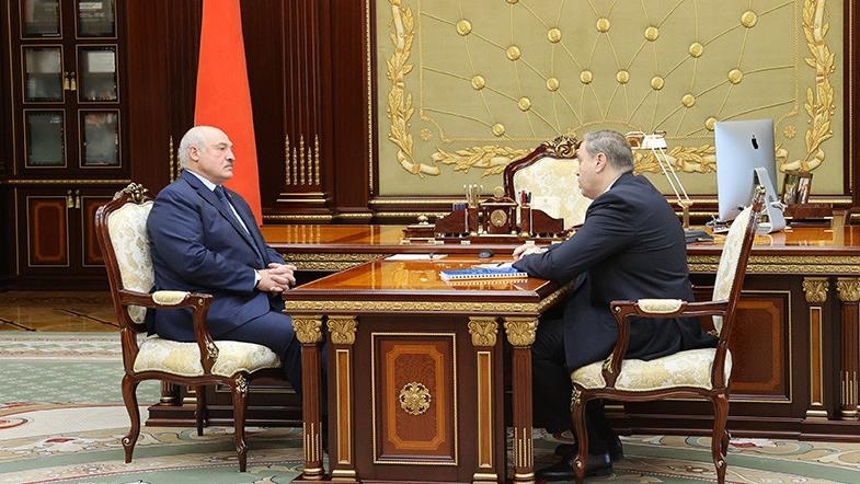 Лукашенко о поведении властей соседних стран: в бешенстве, до дури доходит