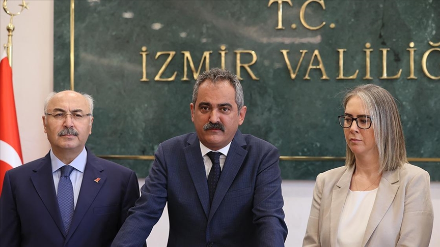 Bakan Özer, İzmir için 122 yeni okul yatırımını programa aldıklarını bildirdi