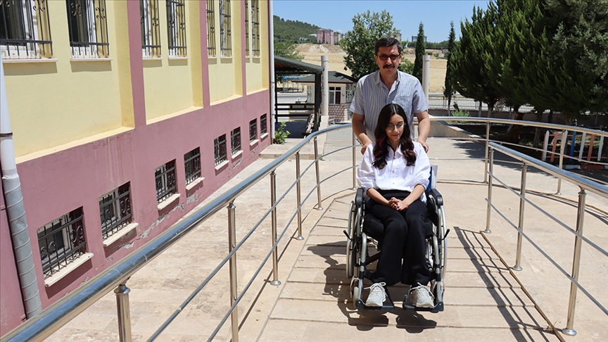 Hastane odasında fen lisesini kazanıp YKS'de Adıyaman 1.'si oldu