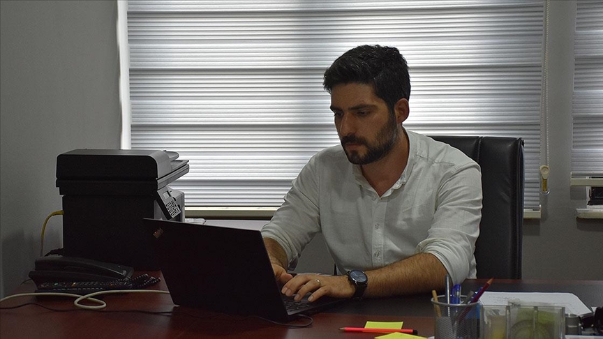 Gece çalışıp gündüz üniversite eğitimini sürdüren genç tıp diplomasına kavuştu