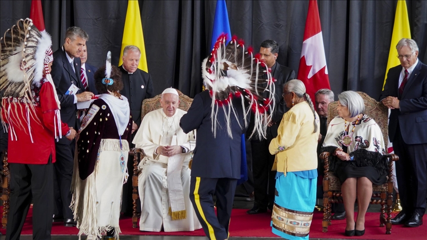 Papa Franciscus, kiliselerde istismar edilen yerlilerle uzlaşmak için Kanada'da