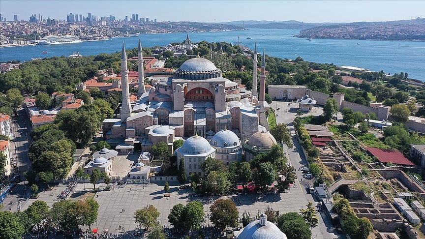 Siyasiler, Ayasofya'nın ibadete açılışının ikinci yıl dönümü dolayısıyla mesaj yayımladı