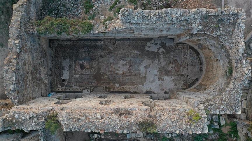 Археологи обнаружили в Анталье античную мозаику Геракла на 164 кв. м
