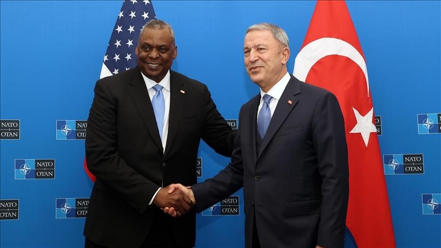 Министры обороны Турции и США обсудили актуальные вопросы