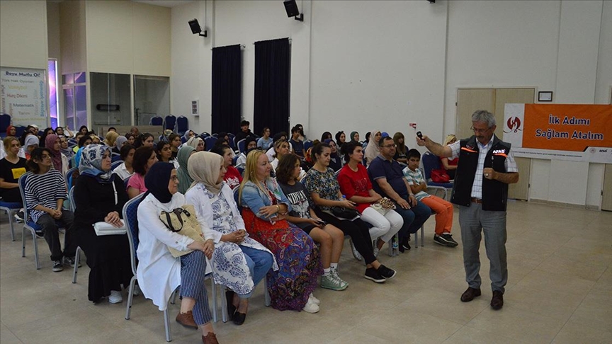 Sakarya'da kırsal bölgelerde yaşayan kadınlara afet bilinci kazandırılıyor