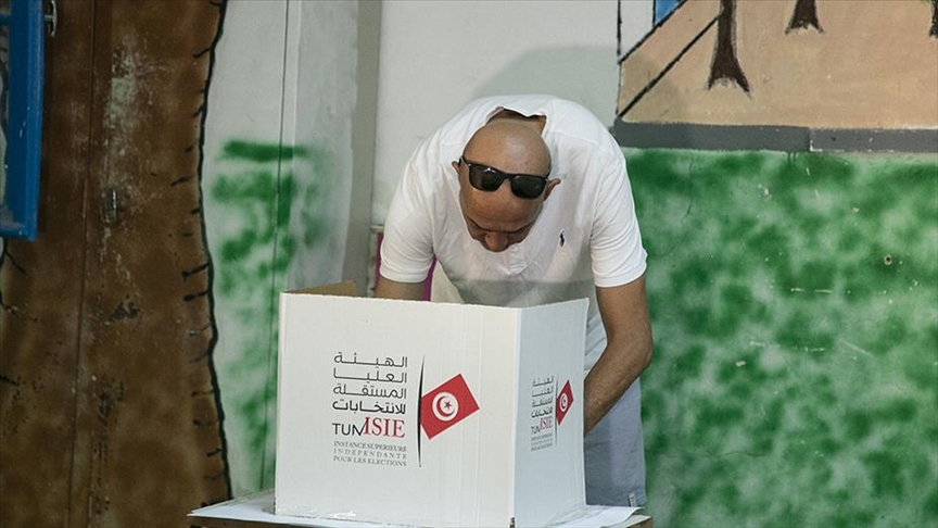 Référendum en Tunisie: un taux de participation de 9,98 % à 10 heures, selon une ONG
