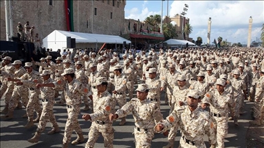 La visite de Nadhouri à Tripoli…pour unifier l’armée libyenne ou pour conclure un marché? (Analyse)