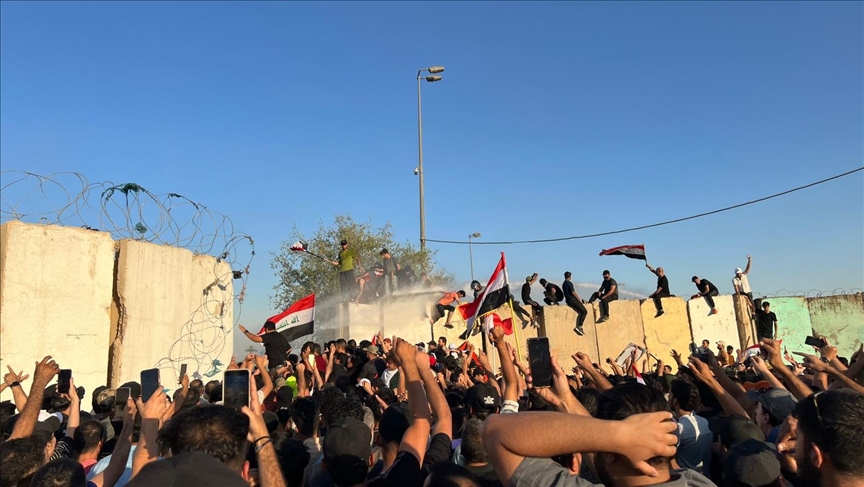 Iraqi protesters storm Green Zone to reject nomination of new PM Iraqi protesters storm Green Zone to reject nomination of new PM