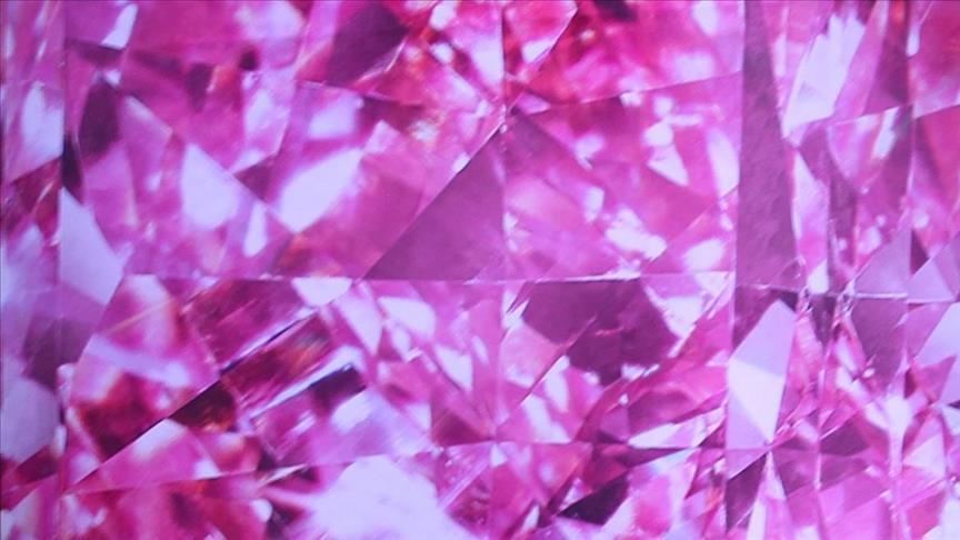 Во Ангола откриен еден од најголемите розови дијаманти во историјата