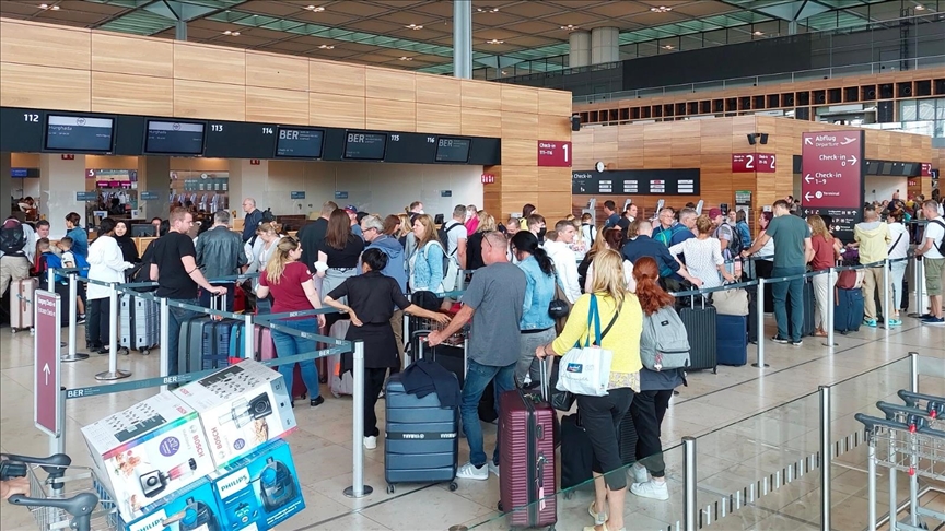 Travel chaos in Germany as Lufthansa cancels over a thousand flights