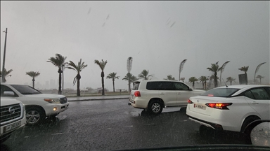 Katar'da yoğun yağış ülkeyi etkisi altına aldı