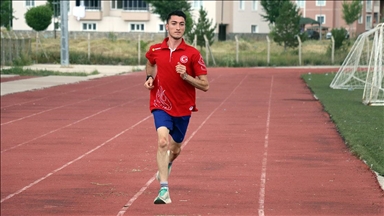 Balkan şampiyonu Ağrılı milli atlet Ali Demir, yeni başarılar için yoğun çalışıyor