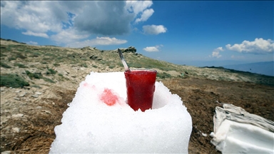 Aydın'da sıcaktan bunalanlara Madran Dağı'ndan gelen lezzet: Kar helvası