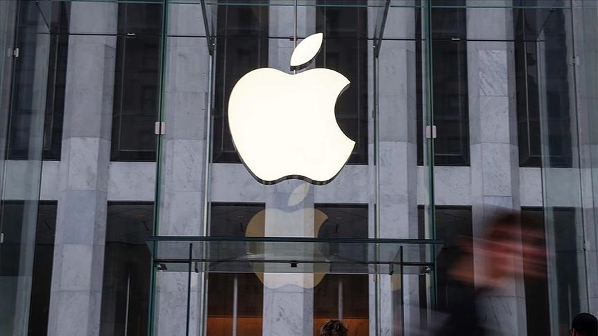 Apple sets new quarterly revenue record