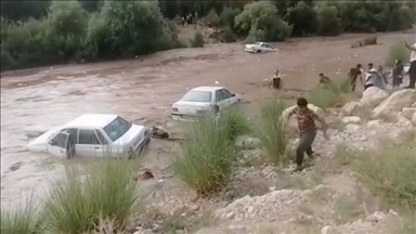 ارتفاع حصيلة قتلى فيضانات طهران إلى 18