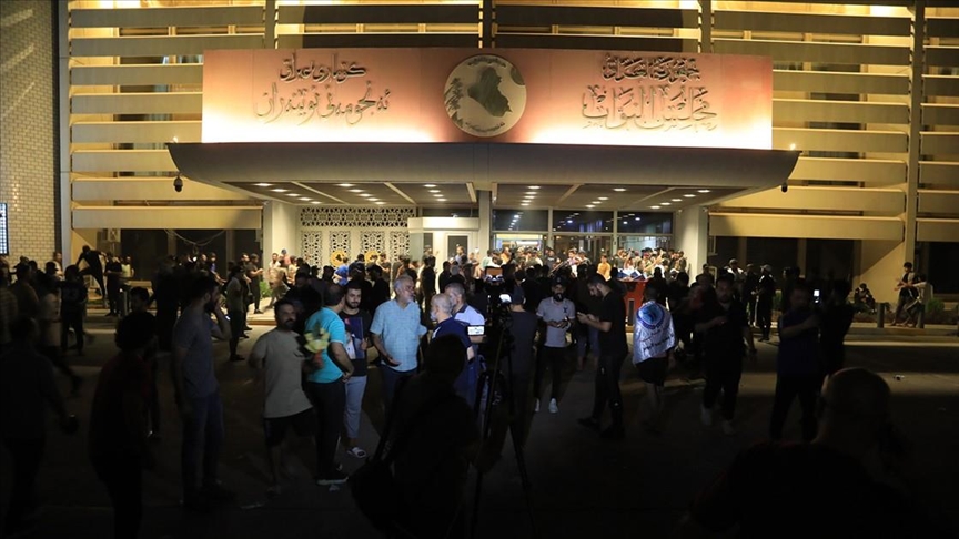 Iraqi parliament suspends session following breach by supporters of Moqtada al-Sadr Iraqi parliament suspends session following breach by supporters of Moqtada al-Sadr