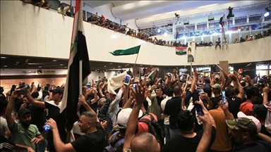 Ирак: Демонстрантите влегоа во строго чуваната Зелена зона и во зградата на Парламентот