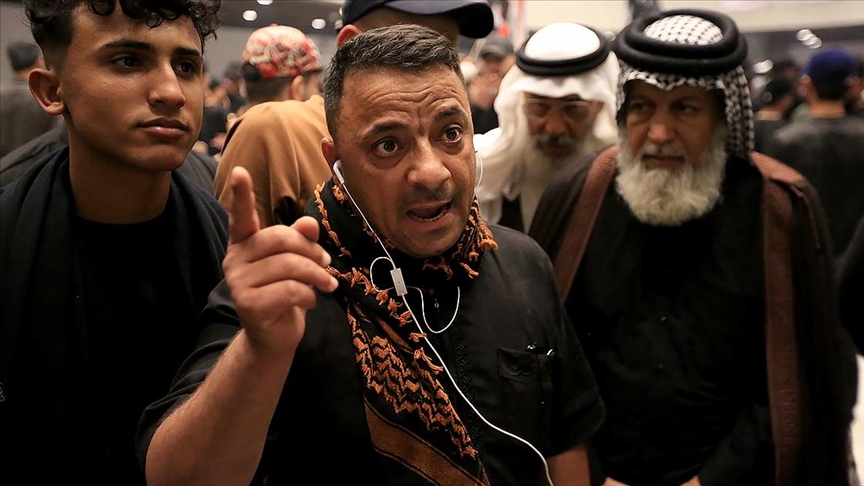 Irak Meclisinde eylem yapan Sadr destekçileri, "erken seçim ve Maliki'nin yargılanmasını" istiyor