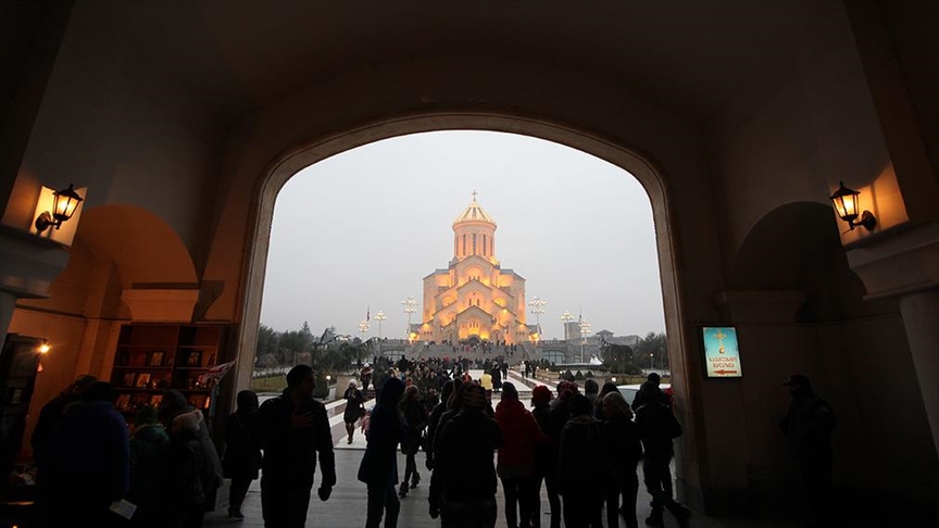 В Тбилиси прощаются с погибшими при крушении вертолета в Гудаури