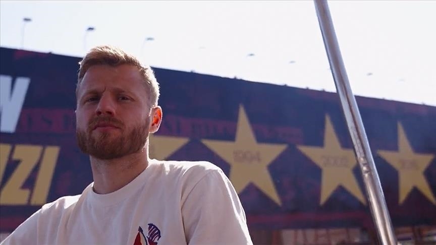 Galatasaray sign Norwegian midfielder Fredrik Midtsjo