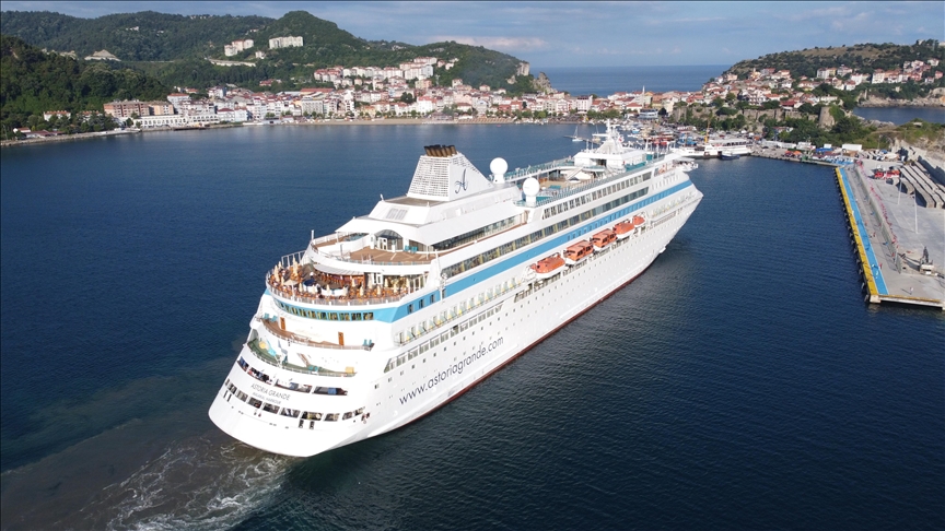 Türkiye’s Amasra Harbor hosts 1st passenger ship