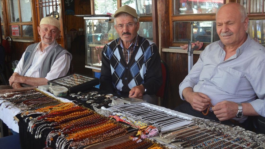 Merzifon'da açtığı kahvehane tespih meraklılarının yeni buluşma noktası oldu