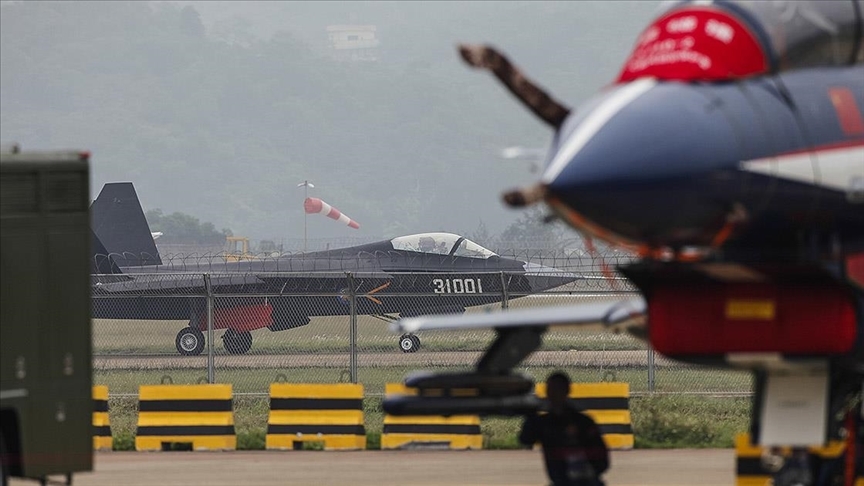 Çin'e ait 27 savaş uçağı Tayvan'ın 'hava savunma sahasına' girdi