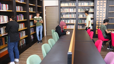 Prof. Dr. Hasan Nuri Yaşar mezun olduğu liseye kütüphane yaptırdı
