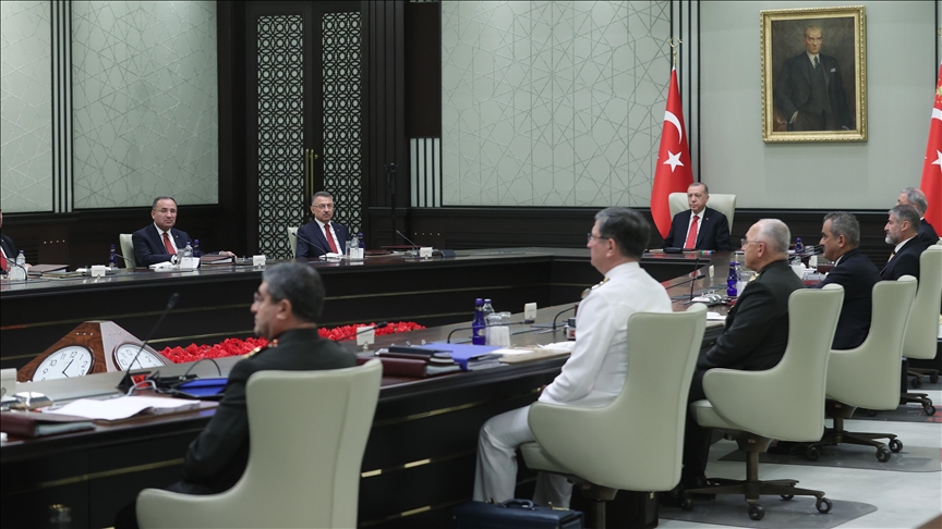 Erdoğan miratoi vendimet e Këshillit të Lartë Ushtarak të Türkiye-s