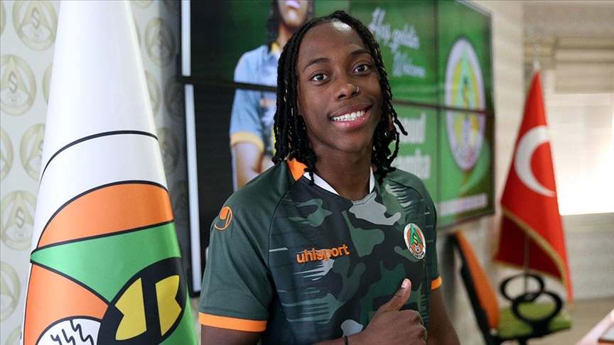 Alanyaspor, Fransız oyuncu Arnaud Lusamba'yı renklerine bağladı