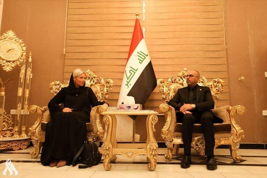 Blackshart discusses with Sadr the political crisis in Iraq