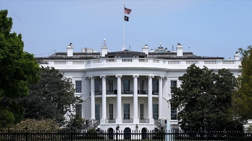 Lightning strike near White House leaves 4 in critical condition