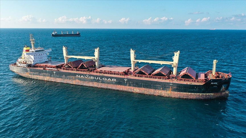 Ukrayna'dan gelen "Rojen" gemisi İstanbul'un kuzeyinde demirledi
