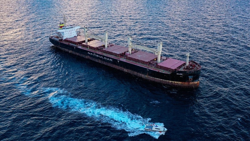 Ukrayna'dan gelen mısır yüklü 3 geminin İstanbul Boğazı'ndan geçmesi bekleniyor