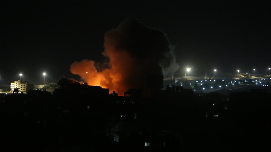 إسرائيل تواصل شن غاراتها على غزة لليوم الثالث 