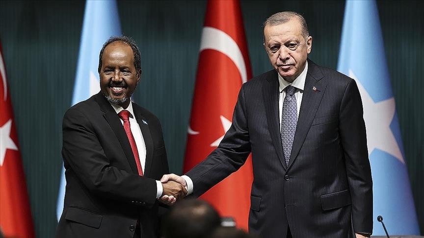  أردوغان يبحث مع نظيره الصومالي العلاقات الثنائية