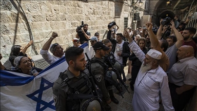 Nën hijen e sulmit në Gaza, mbi 2.000 kolonë fanatikë hebrenj bastisën xhaminë Al-Aksa