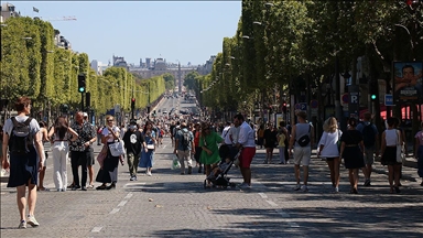 Paris'in her ayın ilk pazarı trafiğe kapatılan alanları yürüyüşseverleri memnun etti