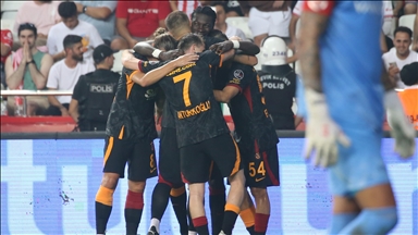 Late goal by Gomis gives Galatasaray away win over Antalyaspor