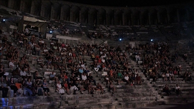 Aspendos Antik Tiyatrosu yabancı sanatçıları ağırlıyor