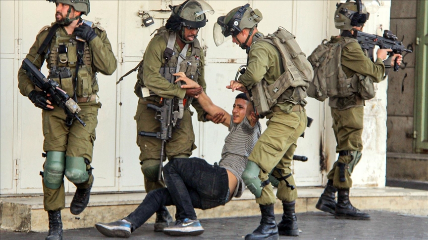 الجيش الإسرائيلي يعتقل فلسطينيا بعد إصابته بالرصاص