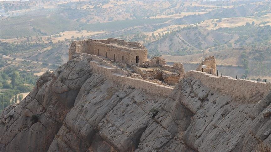 دوای ١٧ ساڵ دەروازەکانی قەڵای کاهتا لە ئادیامان بە رووی سەردانیکەراندا کرانەوە